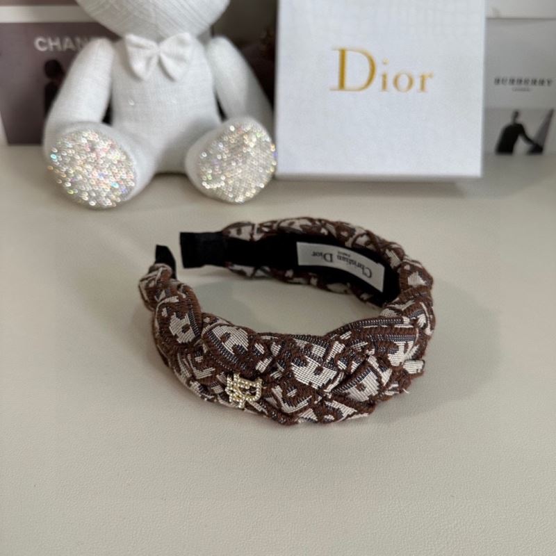 CHRISTIAN DIOR